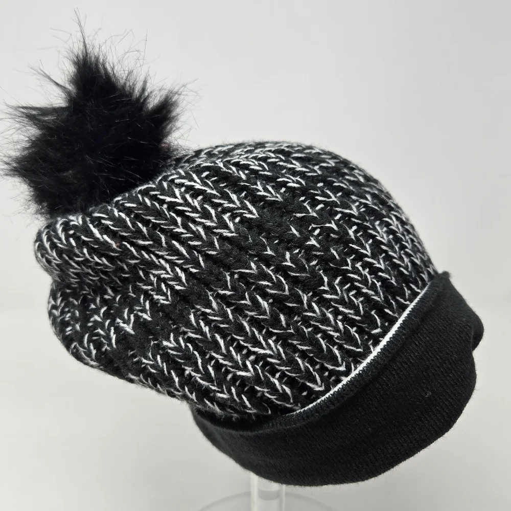 NWT JUICY COUTURE BLACK & WHITE POM POM BEANIE HAT KNITWEAR WOMEN OS CROCHET
